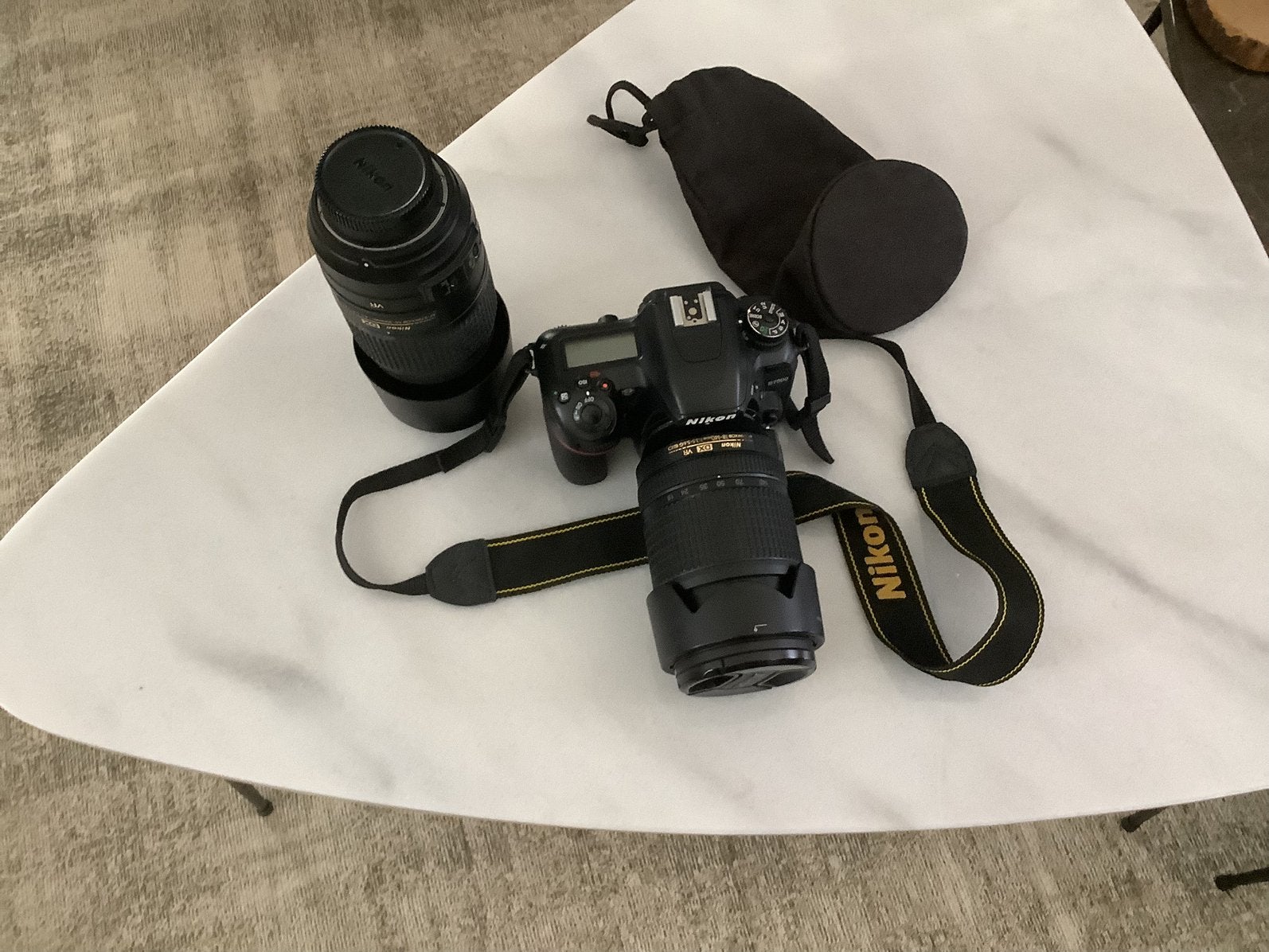Nikon D7500 met 2 nikon lenzen 18-140 en 55-300, Gebruikt, Ingebouwde flitser, 21 megapixels, Ophalen of Verzenden