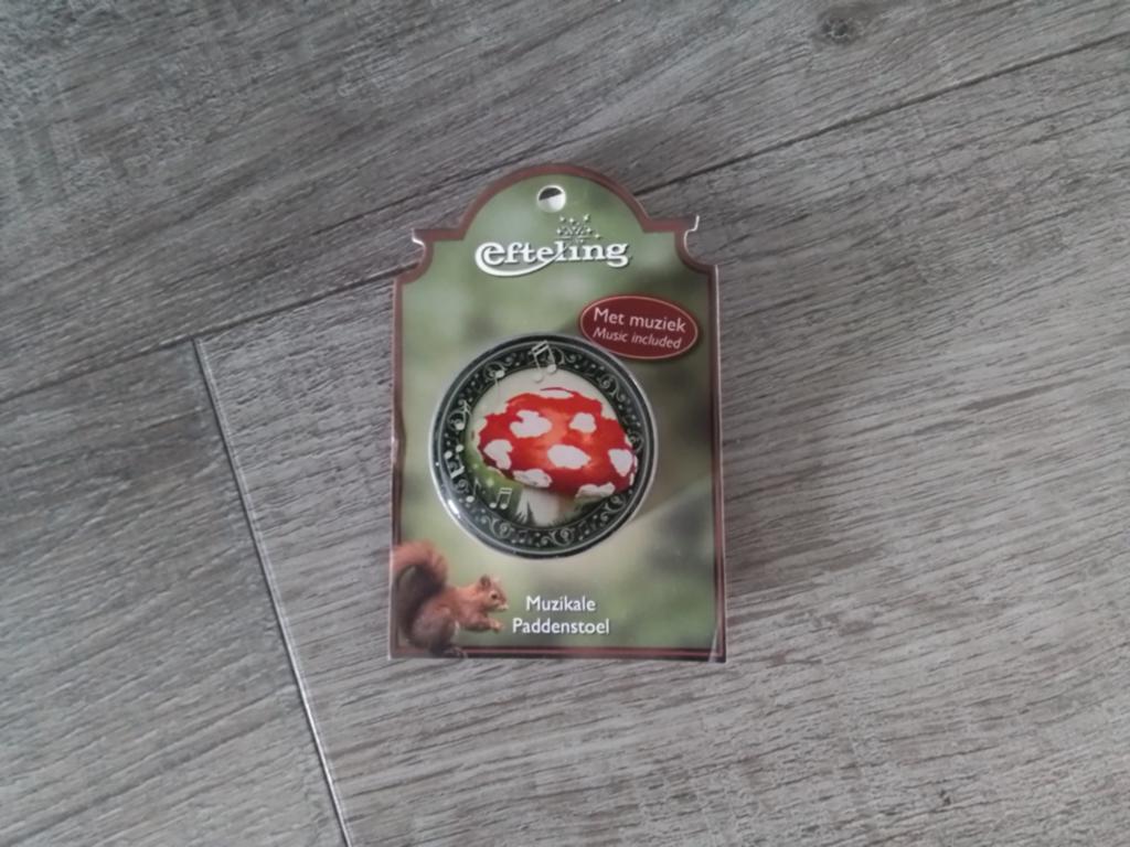 Muzikale efteling pin paddestoel batterij is leeg links kaar, Ophalen of Verzenden, Button of Speldje