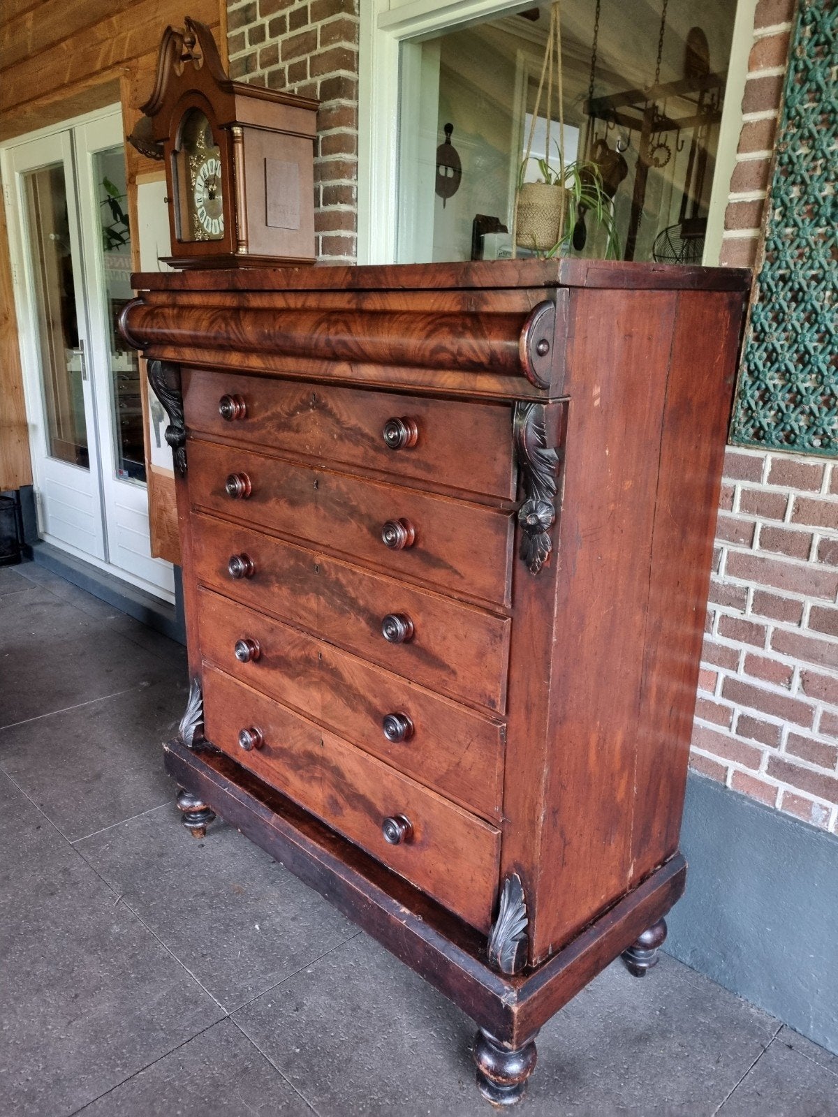 Laden kast antiek, Ophalen