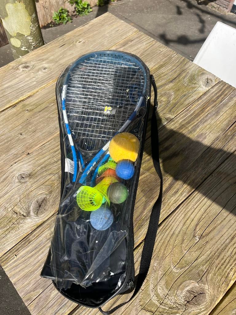 Speedminton set met rackets en shuttles, Sport en Fitness, Badminton, Ophalen, Gebruikt, Racket(s)