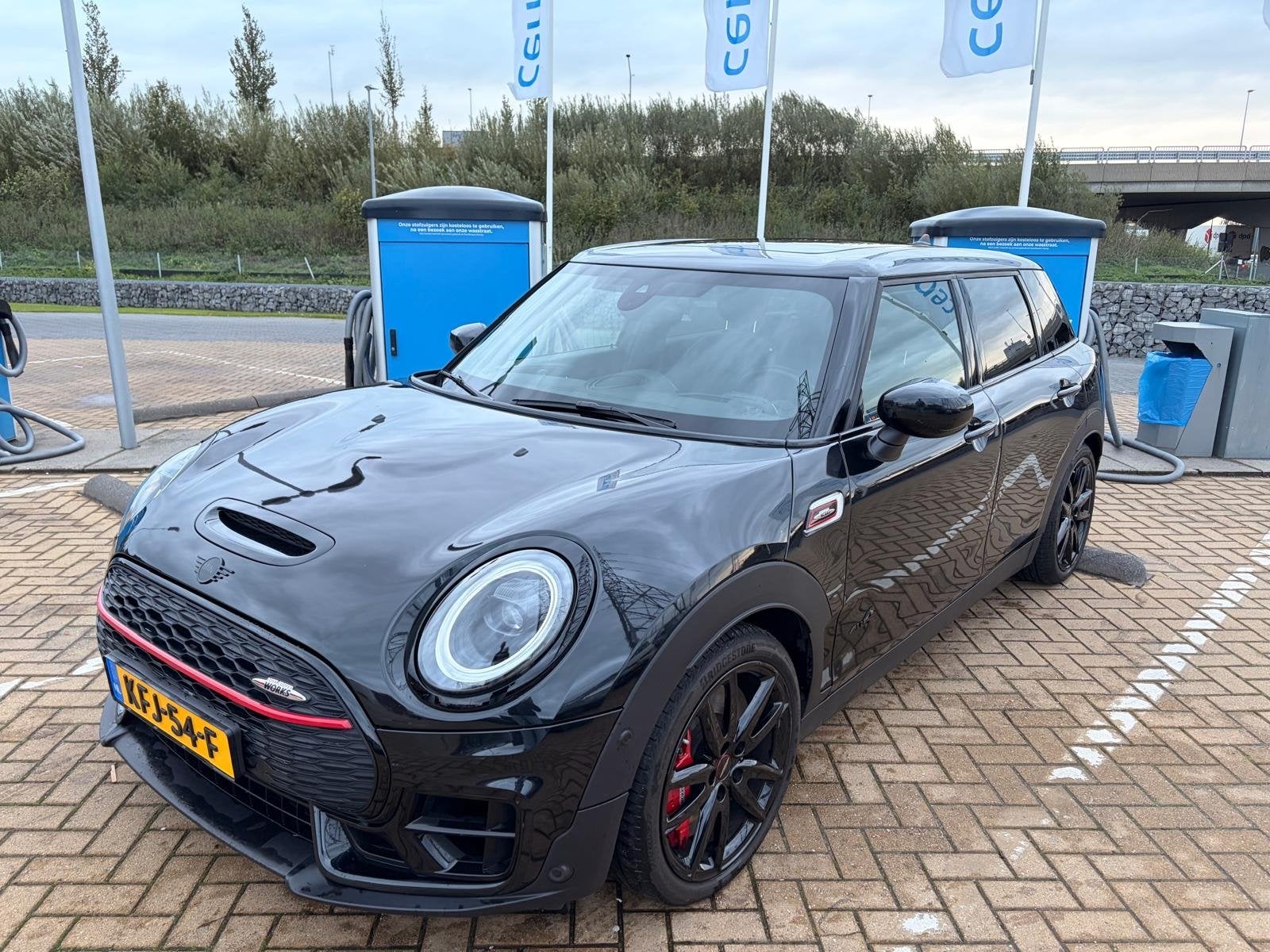 Mini Clubman 2.0 JCW 306pk All4 Aut 2022 Zwart, Auto's, 1998 cc, Clubman, 4 cilinders, Zwart