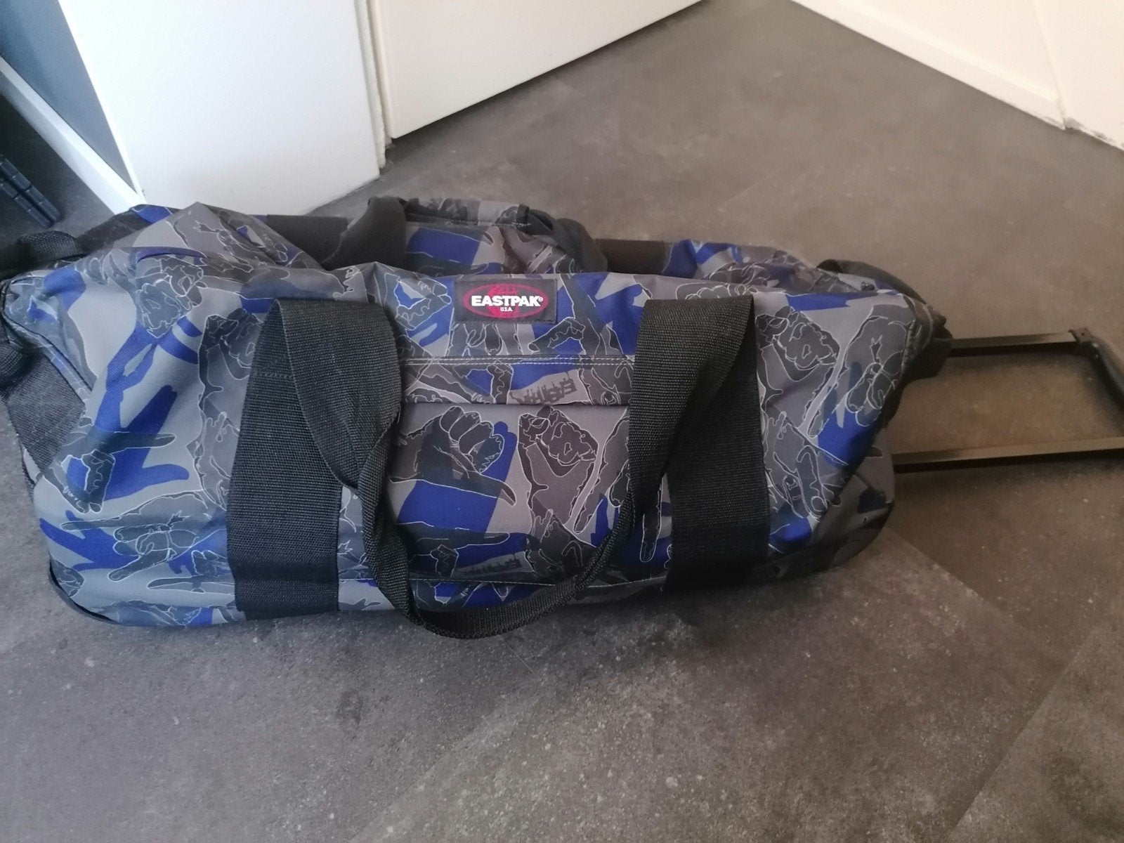 Eastpak reistas met wieltjes, Sieraden, Tassen en Uiterlijk, Tassen | Reistassen en Weekendtassen, Blauw, Ophalen of Verzenden