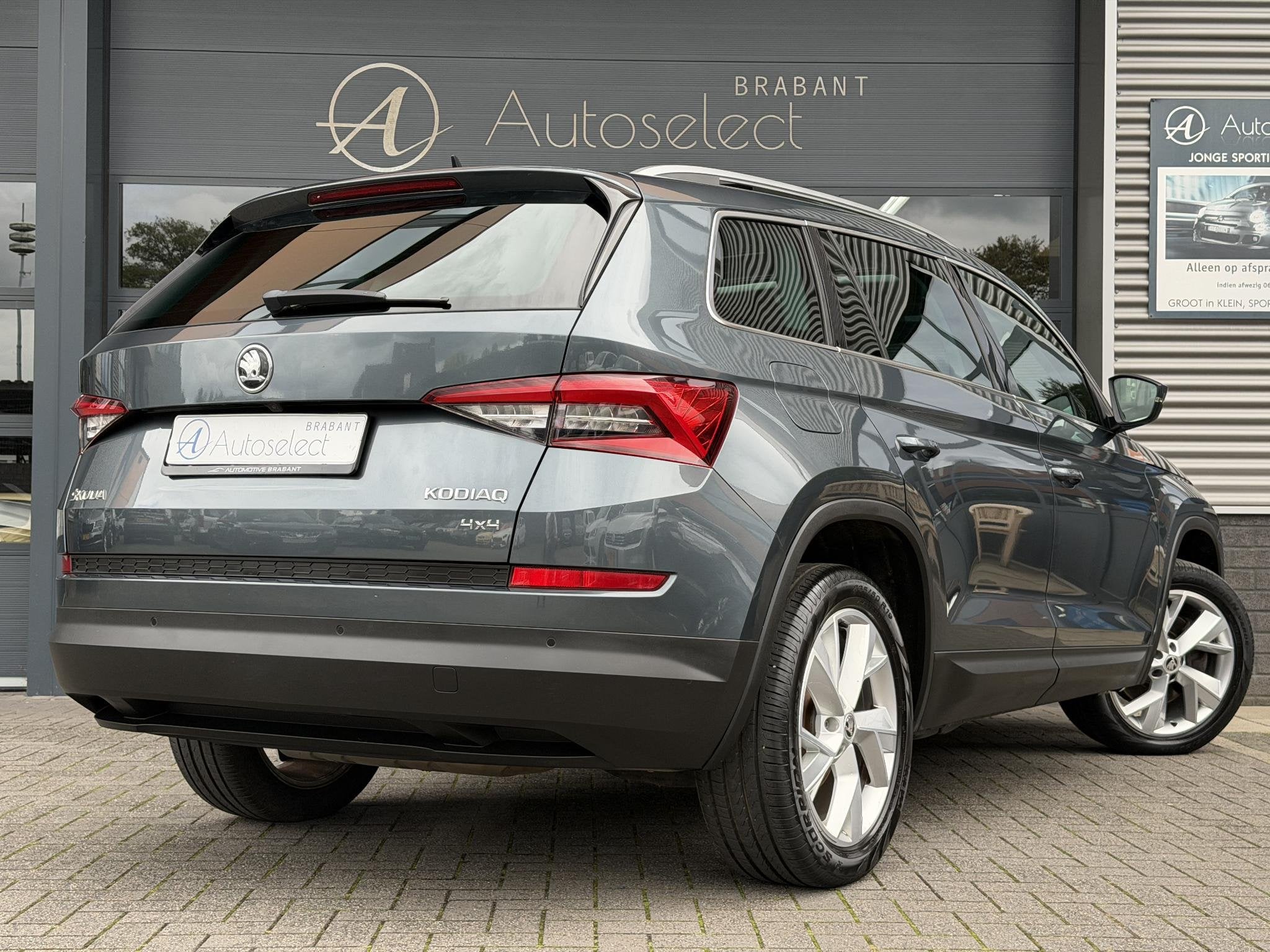 Skoda Kodiaq 2.0 TSI 4x4 Style Business Pano | Trekhaak | 18, Auto's, Automaat, Stof, Gebruikt, 4 cilinders
