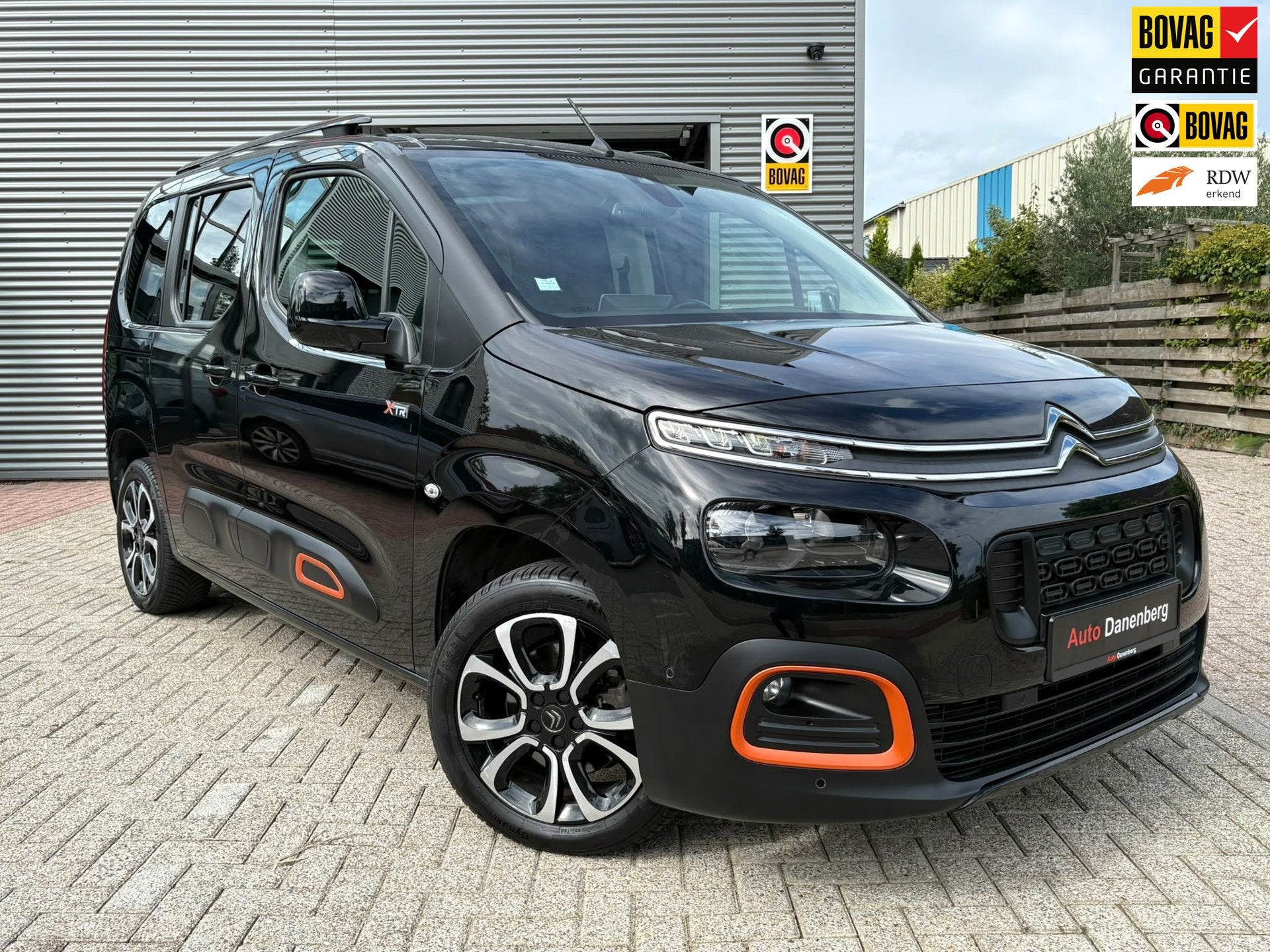 Citroen Berlingo XTR ! WEINIG KM! NIEUWSTAAT PANO,CAMERA,HEA, Dealer onderhouden, Zwart, 1199 cc, 1298 kg