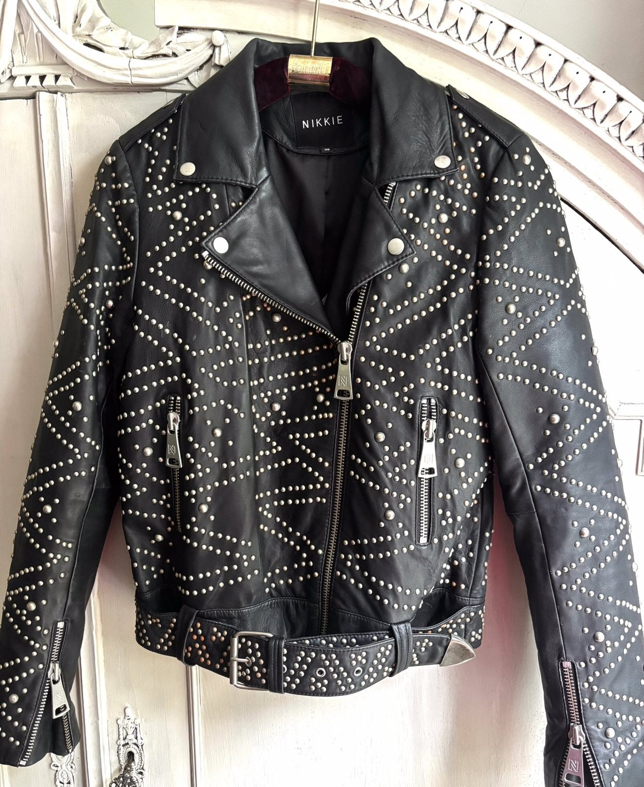 Leren jack met studs van NIKKIE maat 38, Verzenden, Zo goed als nieuw, Maat 38/40 (M), Zwart