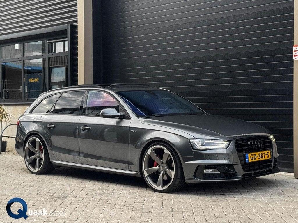 Audi A4 3.0 TDI Quattro S-Line Competition | PANO | TREKHAAK, Auto's, Audi, Automaat, Euro 5, Gebruikt, 1700 kg