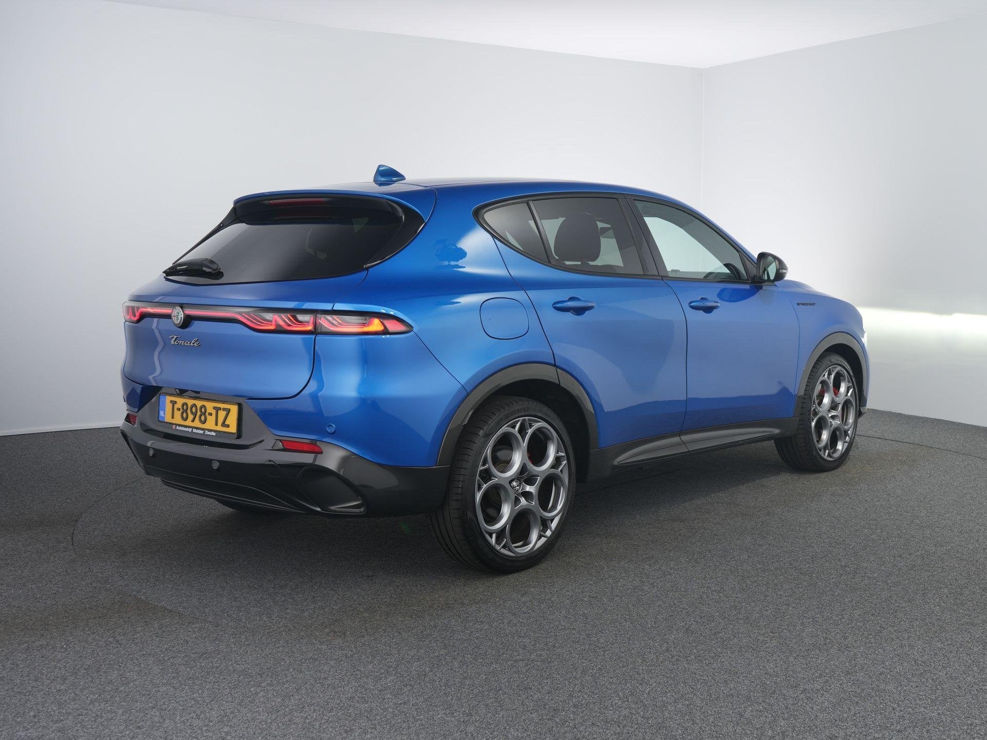 Alfa Romeo Tonale 1.5T Hybrid Edizione Speciale 20inch | Car, Euro 6, 4 cilinders, 700 kg, Blauw