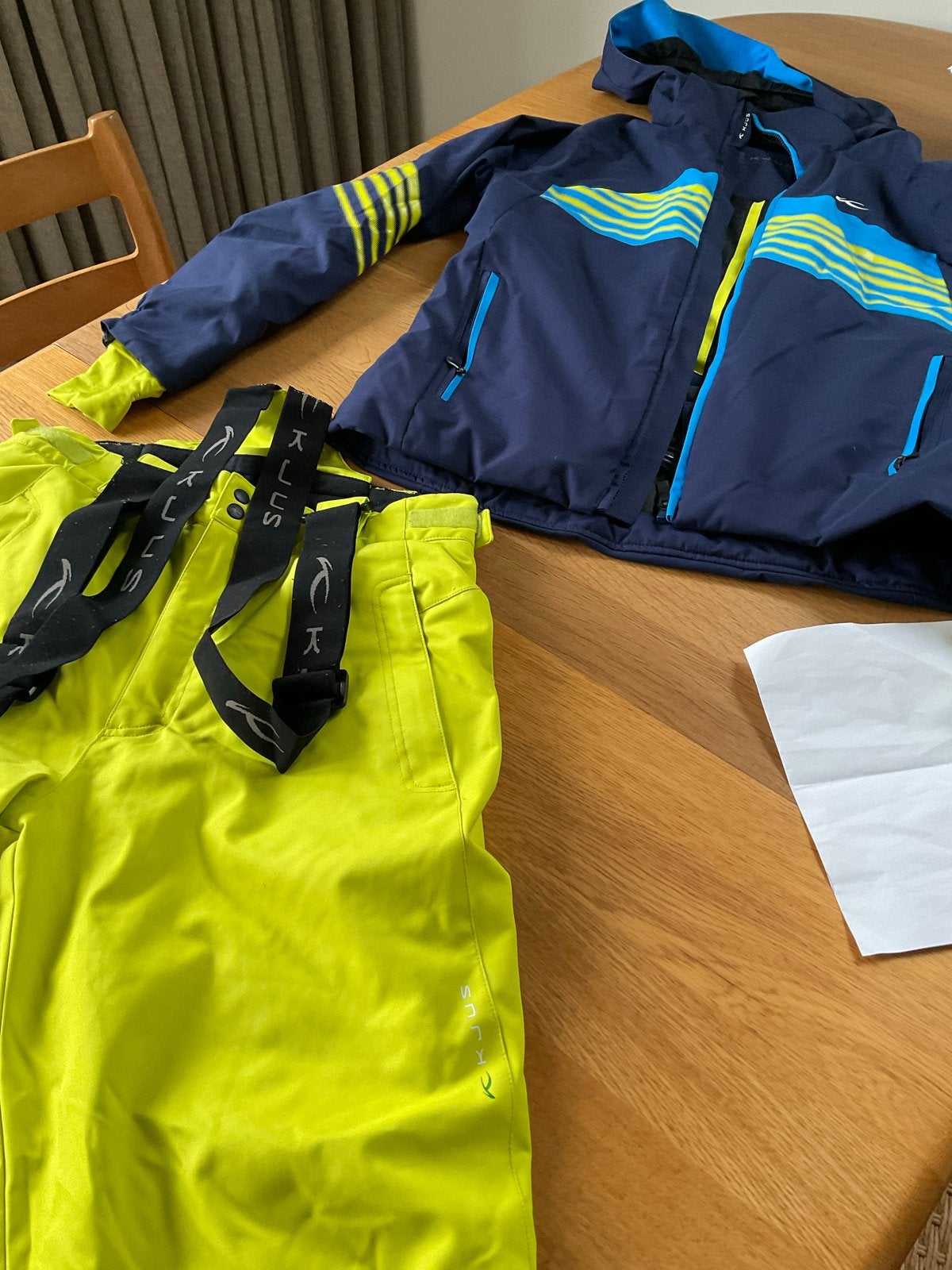 Kjus ski-jas en broek, maat 164, Ophalen of Verzenden, Zo goed als nieuw, Overige maten, Broek