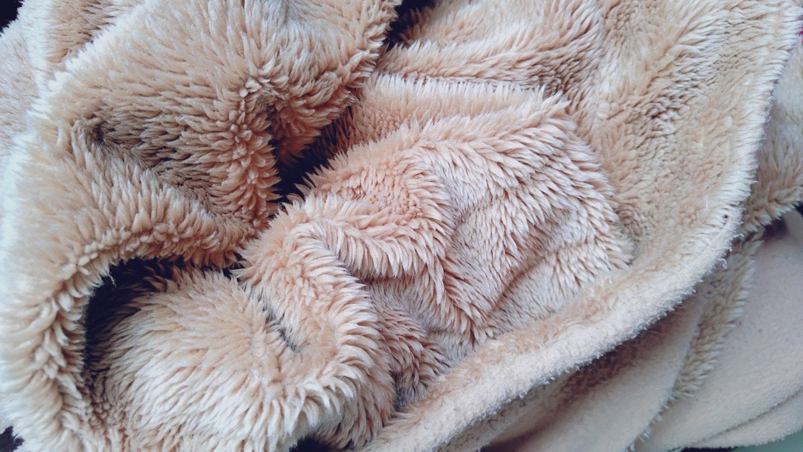 plaid, deken van kunstbont met fleece voering, Gebruikt, Beige, Ophalen of Verzenden, Imitatiebont