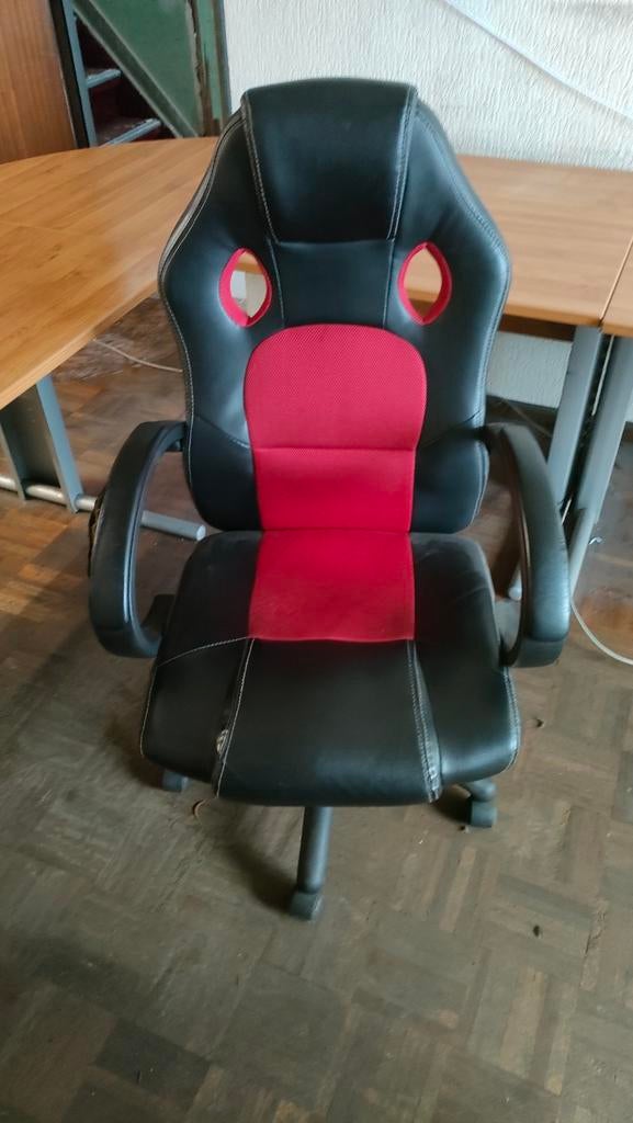 Bureaustoel zwart met rood, Ophalen
