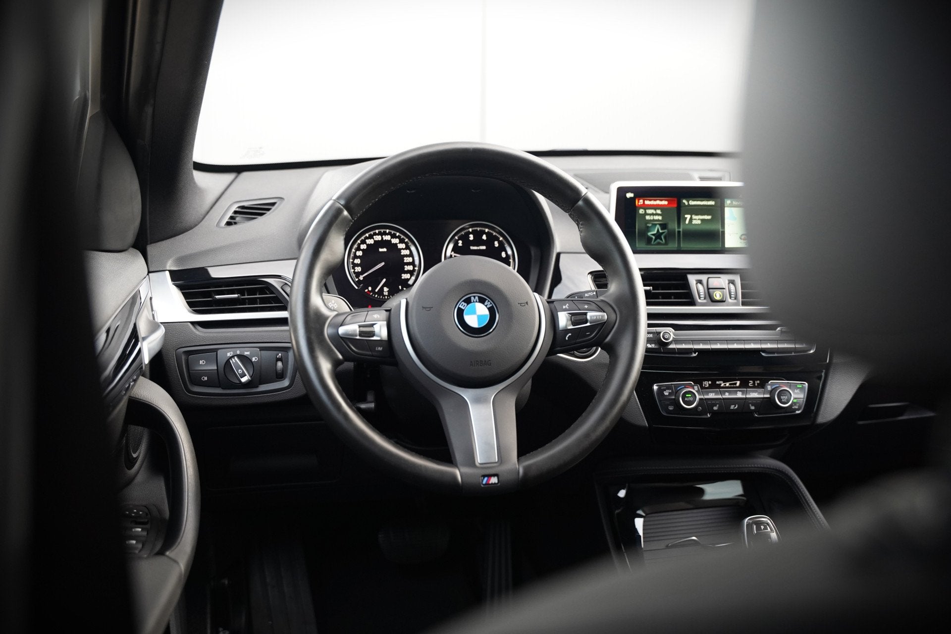 Foto 26 van BMW X1 xDrive20i High Executive | Panoramadak | Head-Up Disp
