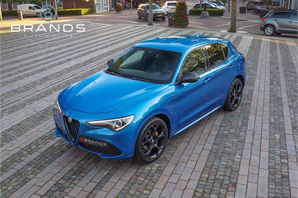 Alfa Romeo Stelvio 2.0 Veloce Ti Q4 Vol opties Carbon 280PK, Automaat, 12 maanden, Zwart, 4 cilinders