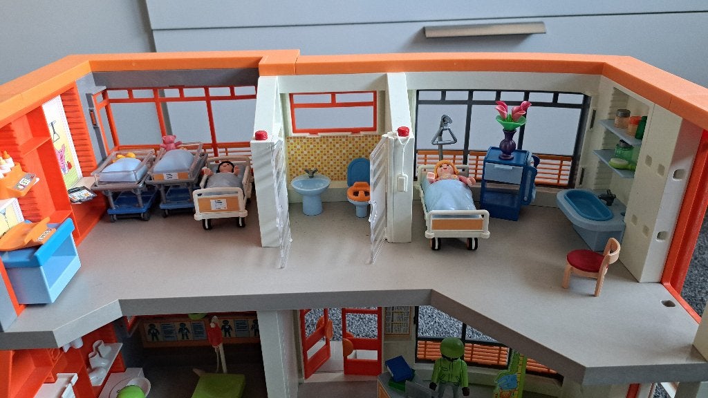 Playmobil Ziekenhuis met veel accessoires, Ophalen, Gebouw, Complete set, Zo goed als nieuw