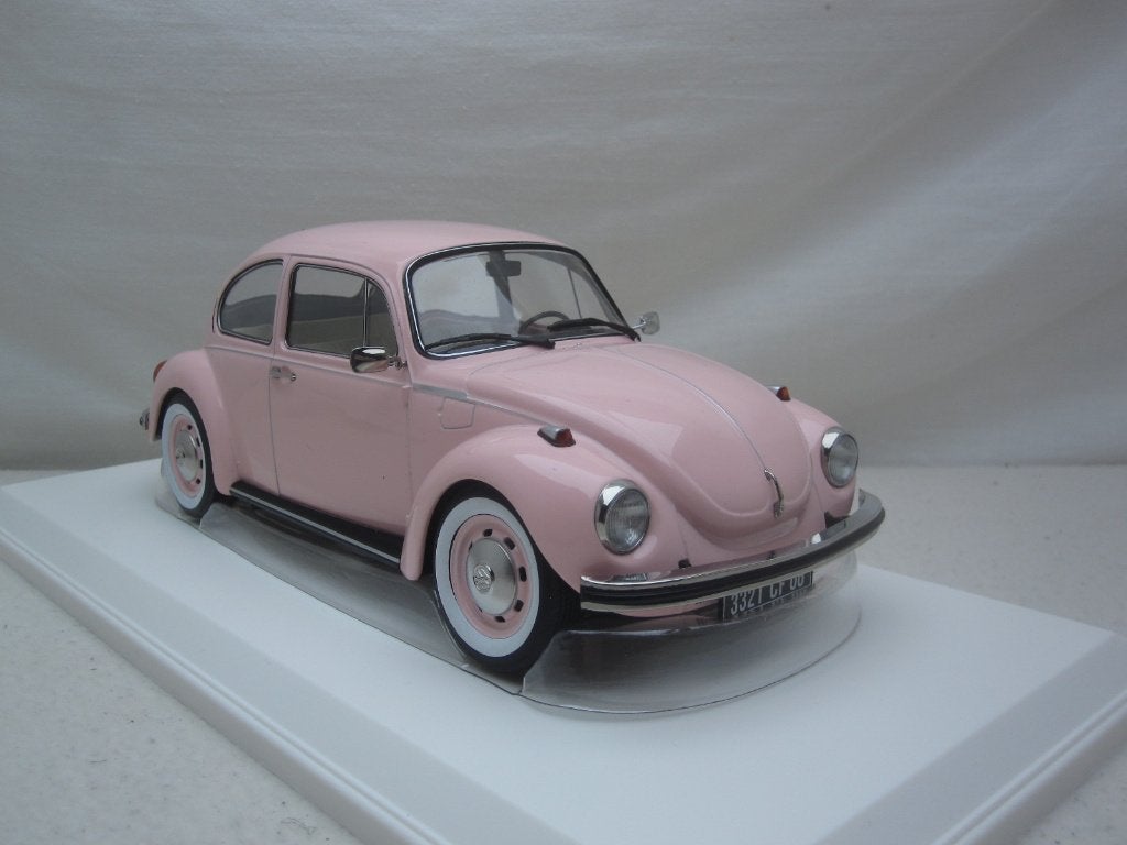 Volkswagen VW Kever 1303 rose 1973 1:18 Norev, Hobby en Vrije tijd, Ophalen of Verzenden, Nieuw, Auto, Norev