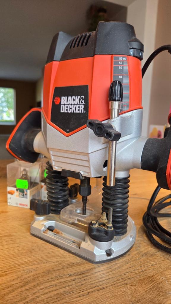 Black & Decker Bovenfrees KW900E - 1200W, Doe-het-zelf en Verbouw, Gebruikt, Ophalen of Verzenden, Black & Decker, Bovenfrees