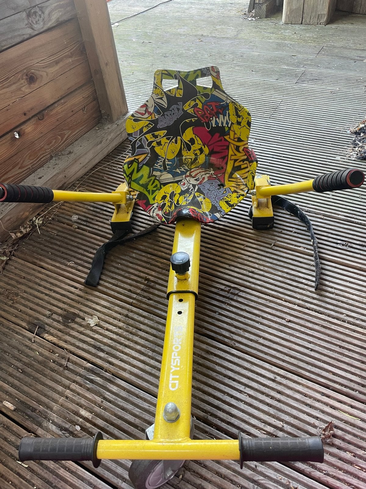 Hoverboard met zitje - Roze hoverboard en geel zitje, Ophalen, Gebruikt, Elektrische step (E-scooter)