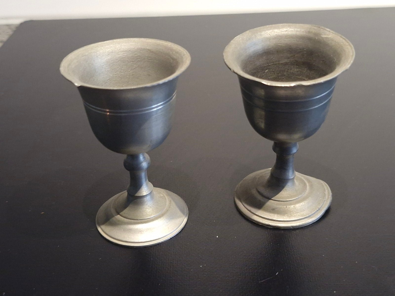 Set van 2 tinnen bekertjes, ca. 7cm hoog, Antiek en Kunst, Antiek | Tin, Ophalen of Verzenden