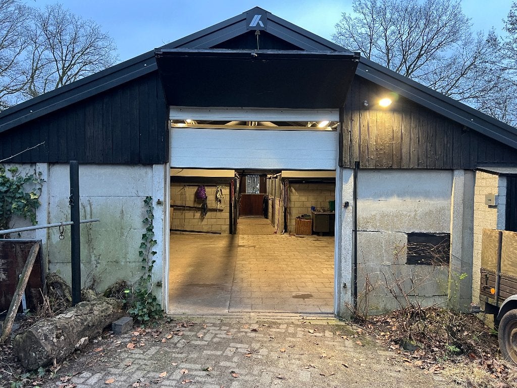 Stal / Paddock per direct te huur, Stalling, 4 paarden of pony's of meer