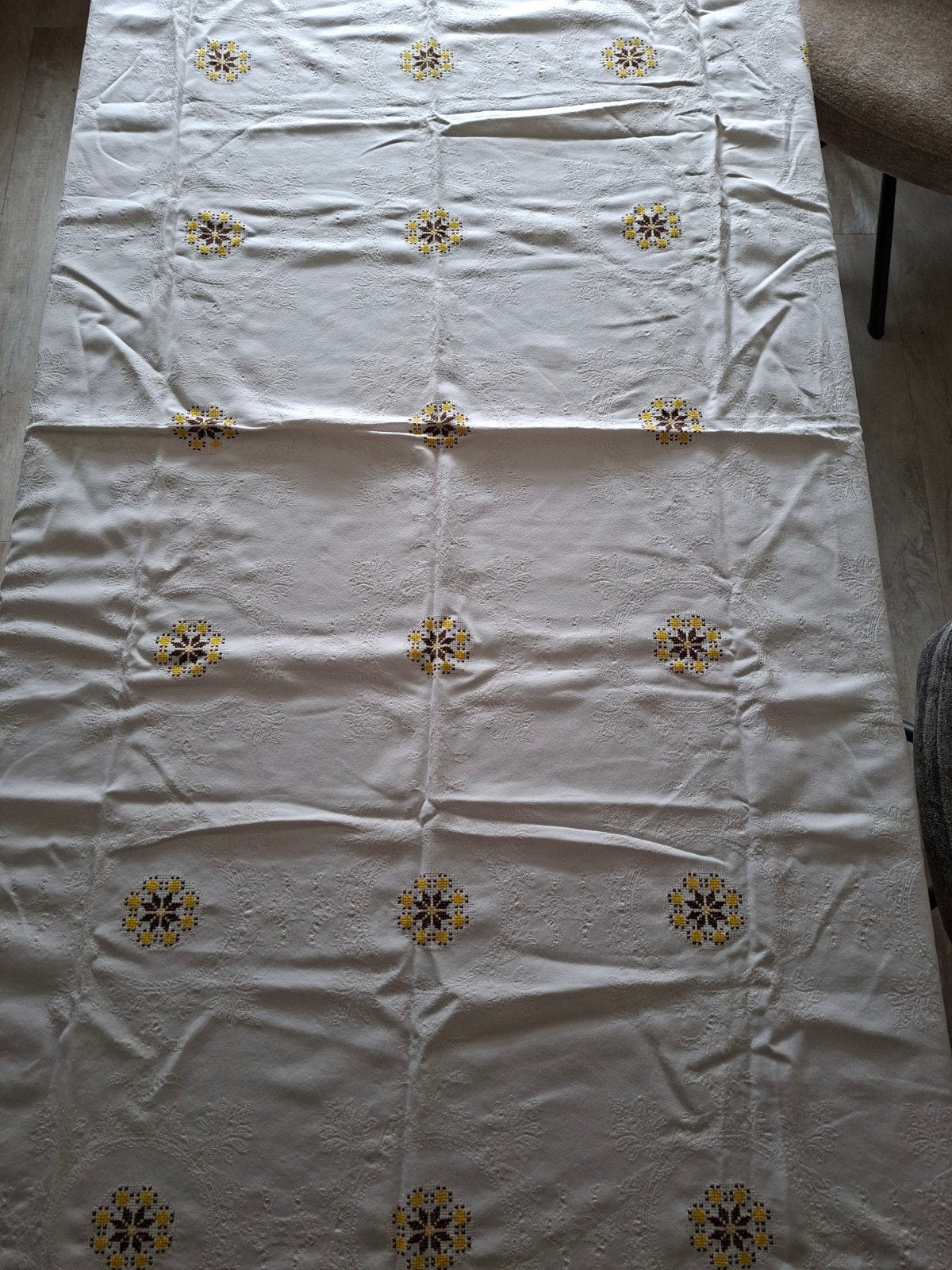 prachtig geborduurd tafelkleed, maat 110x170., Huis en Inrichting, Ophalen of Verzenden
