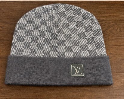 Louis Vuitton Grey Beanie Muts – Nieuwstaat – Luxe Designer, Ophalen of Verzenden, Zo goed als nieuw, Overige maten, Muts