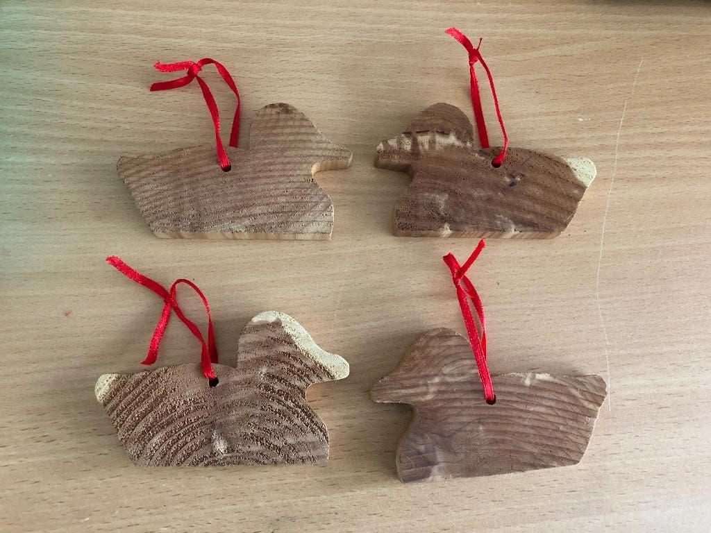 4 houten decoratie eendjes met lint . Eend anti mot, Huis en Inrichting, Ophalen, Gebruikt