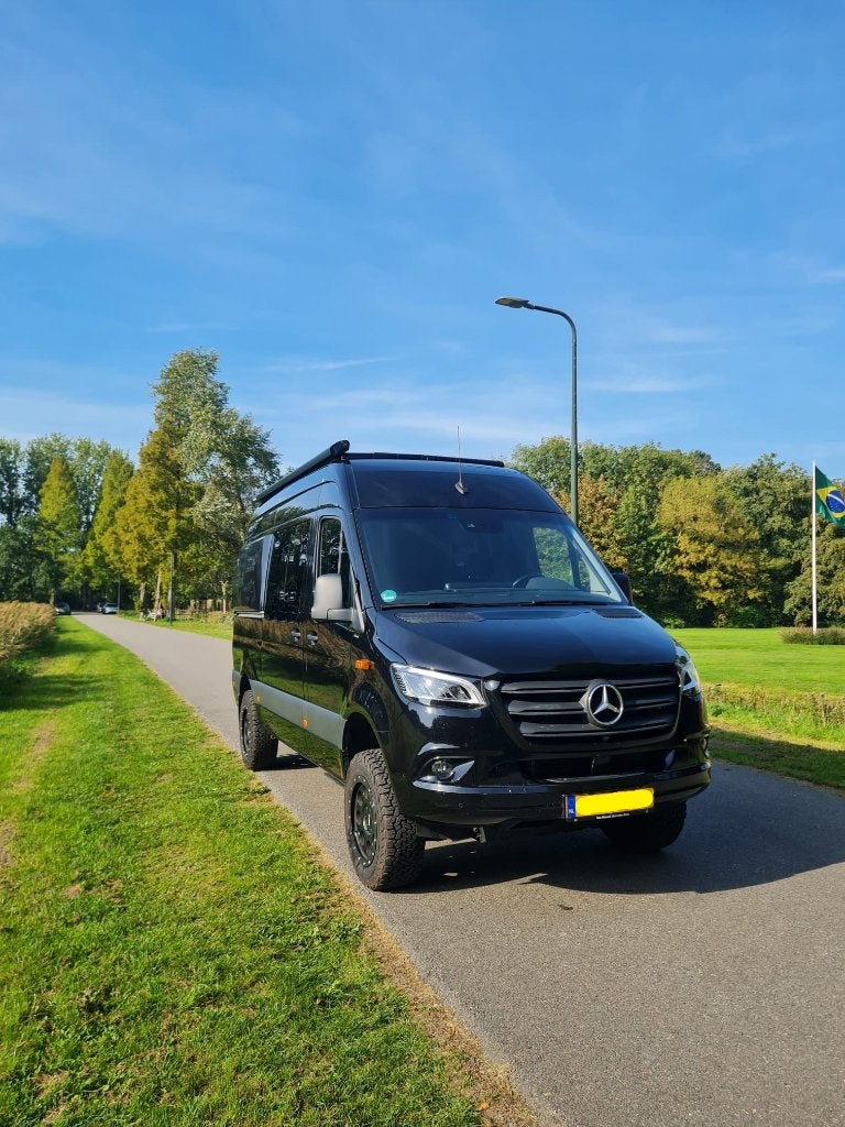 Te Koop Unieke Mercedes Sprinter 319 CDI 4x4, Automaat, Buscamper of Camperbus, Luifel, Tot en met 2