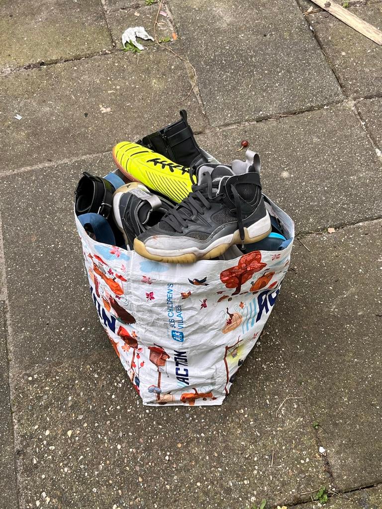 Diverse schoenen te koop - Zak vol schoenen, Ophalen, Gedragen, Zwart, Sneakers of Gympen