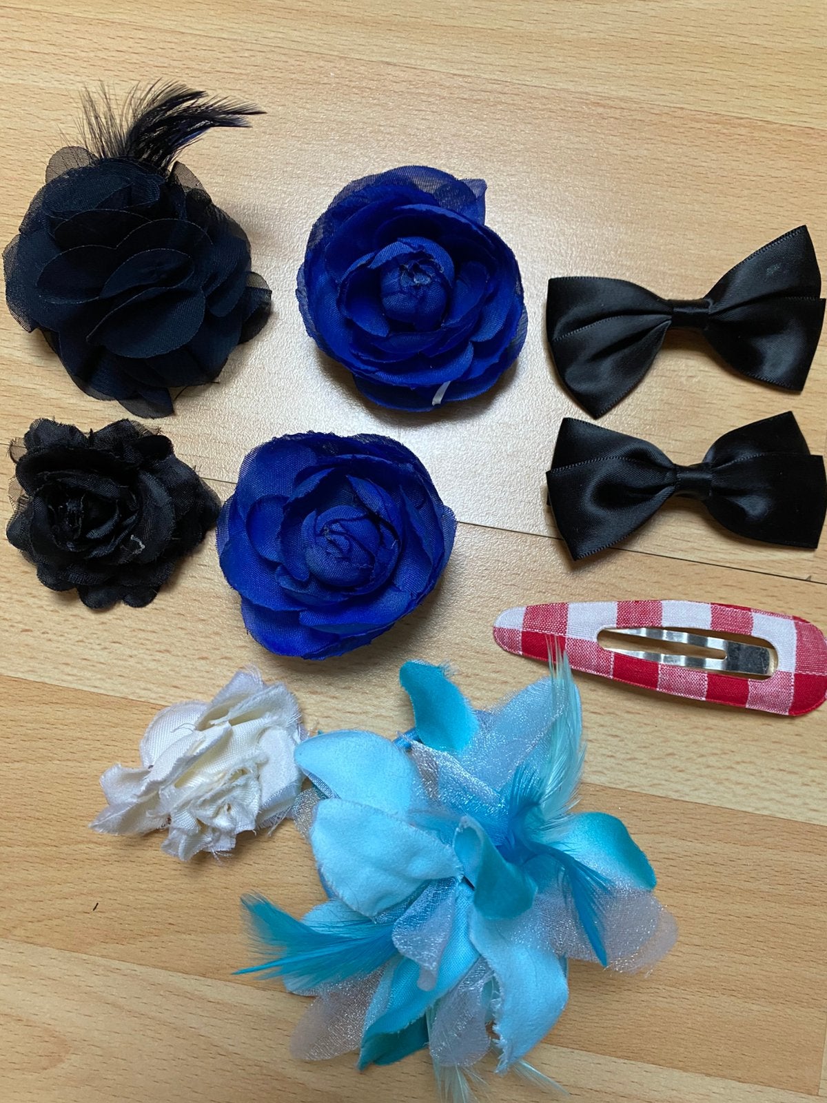 Als nieuw 9 haarspelden haarspeld bloemen strik zwart blauw, Ophalen of Verzenden, Zo goed als nieuw, Haarspeld