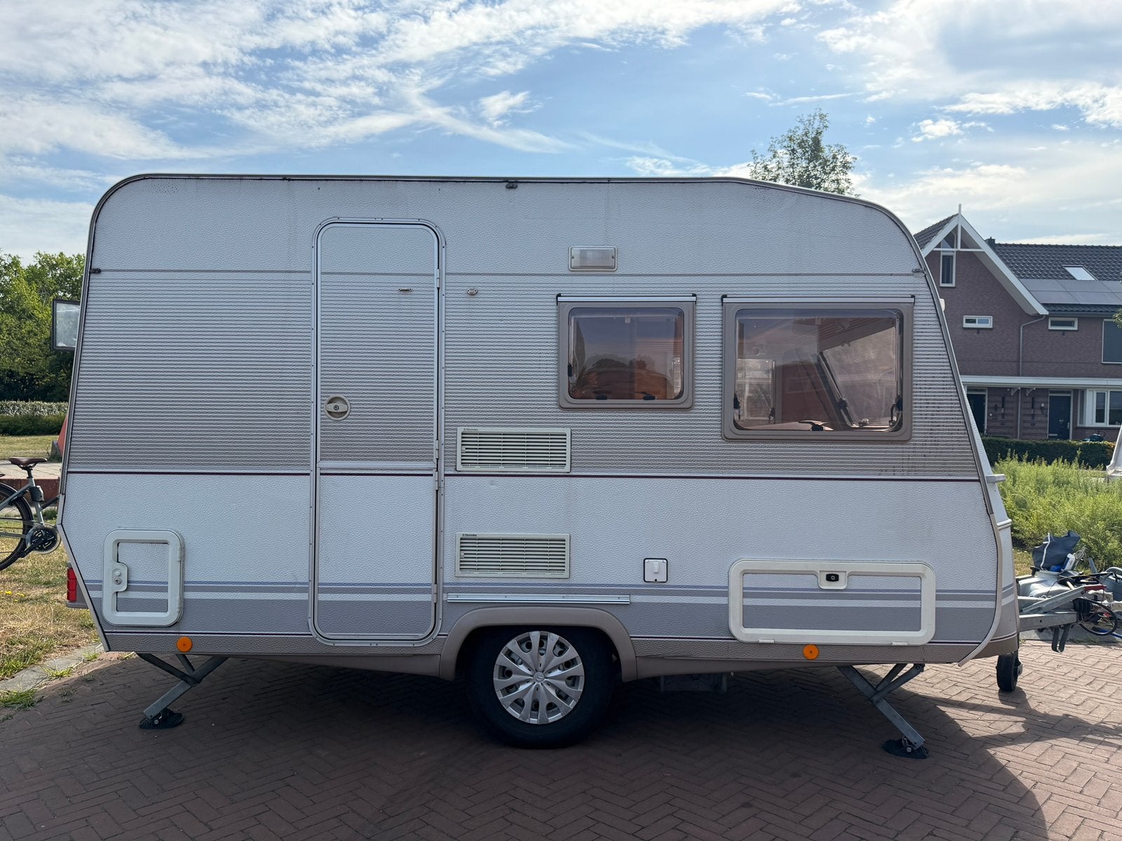 Dethleffs RM2A compacte gezinscaravan, Koelkast, Treinzit, 750 - 1000 kg, Particulier