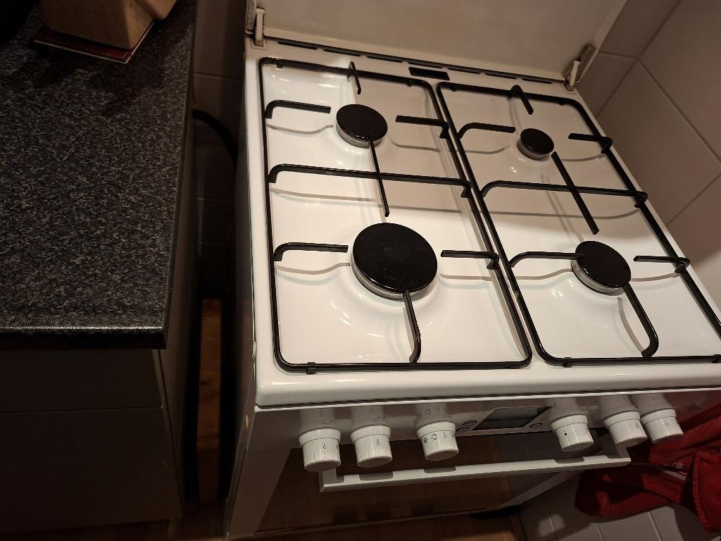 BOSCH gas/elektrisch fornuis, Witgoed en Apparatuur, Fornuizen, Ophalen, 60 cm of meer, 4 kookzones, Zo goed als nieuw