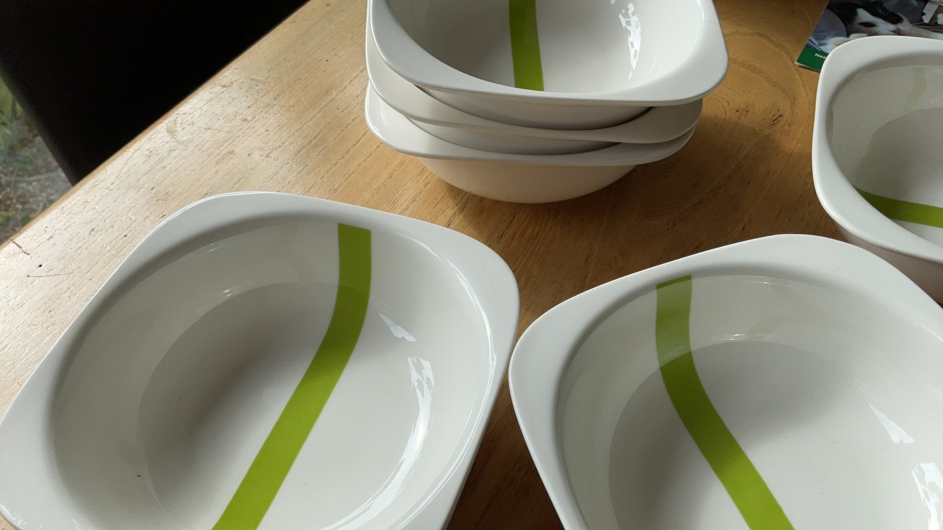 6 kommen woonexpress roomkleur / appelgroen, Ophalen of Verzenden, Zo goed als nieuw