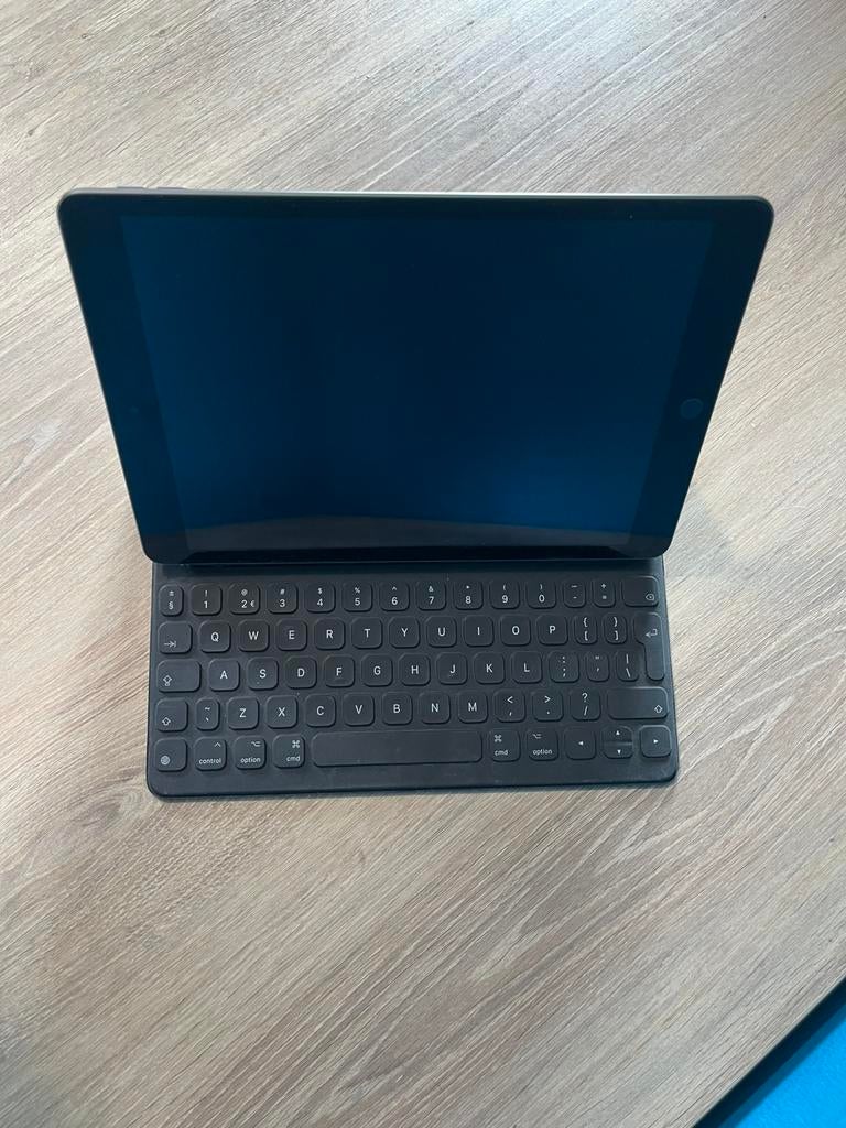 APPLE MX3L2Y/A Beschermhoes en toetsenbord, Computers en Software, Tablet-hoezen, Ophalen, Zo goed als nieuw, 10 inch, Bescherming voor- en achterkant