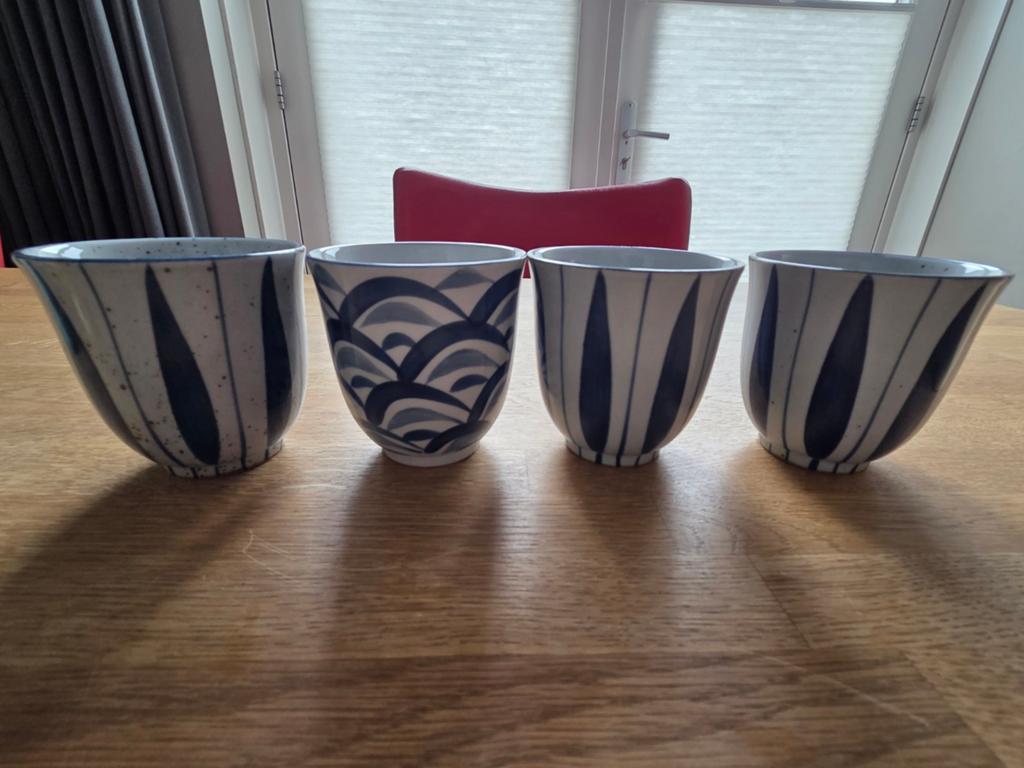 Set van 4 Japanse theekopjes - Keramiek, Keramiek, Ophalen of Verzenden, Zo goed als nieuw, Overige stijlen