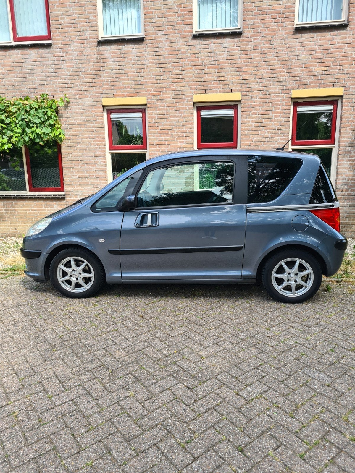 Peugeot 1007 1.4 2005 Grijs, Auto's, Voorwielaandrijving, 1360 cc, 4 cilinders, 4 stoelen