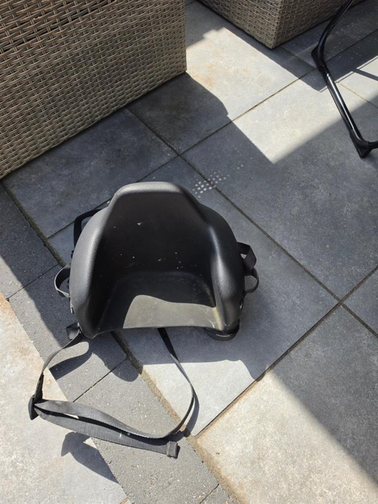 Universeel kinderzitje voor scooter - Veilig en comfortabel, Ophalen, Gebruikt, 15 t/m 25 kg, Achterzitje