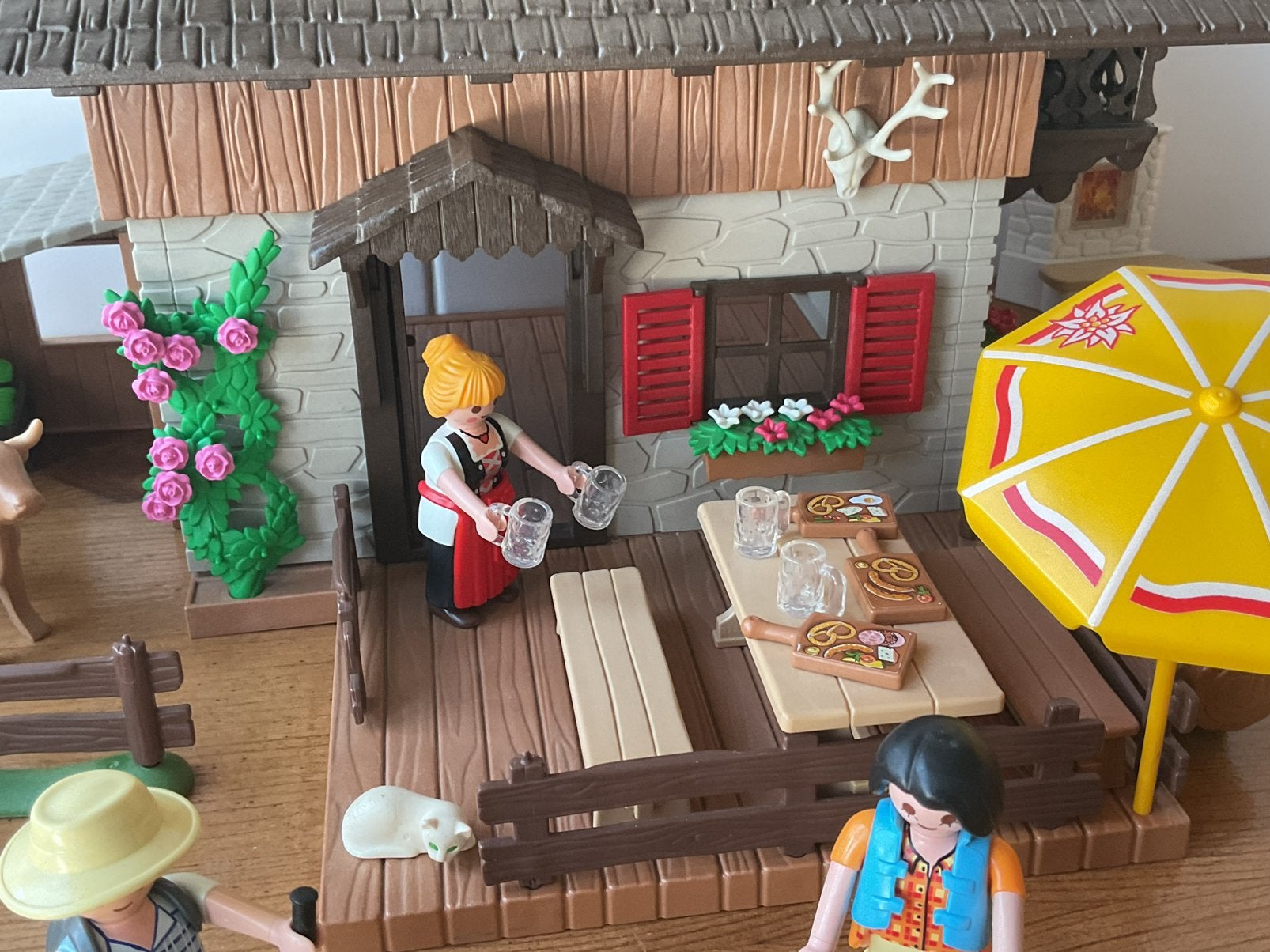 Foto 7 van PLAYMOBIL UTGEBREIDE COUNTRY ALPENHUT 🍺 🪗 SUPER LEUK !!