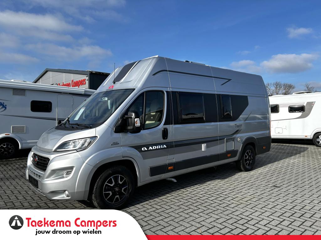 Adria Twin 640 SHX Dwarsbed/bar-zit/zijbank/2015/150pk/uniek, Caravans en Kamperen, Campers, Buscamper of Camperbus, Fiat, Bedrijf