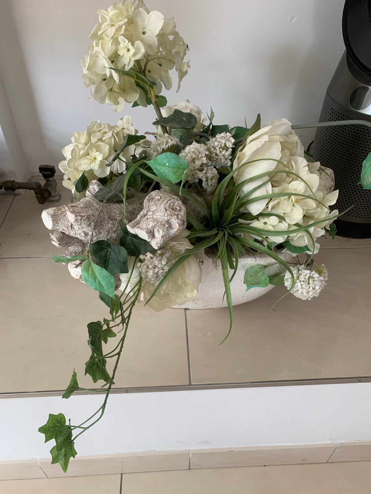 Prachtig kunstbloemstuk in witte pot, Ophalen, Binnen, Textiel, Wit