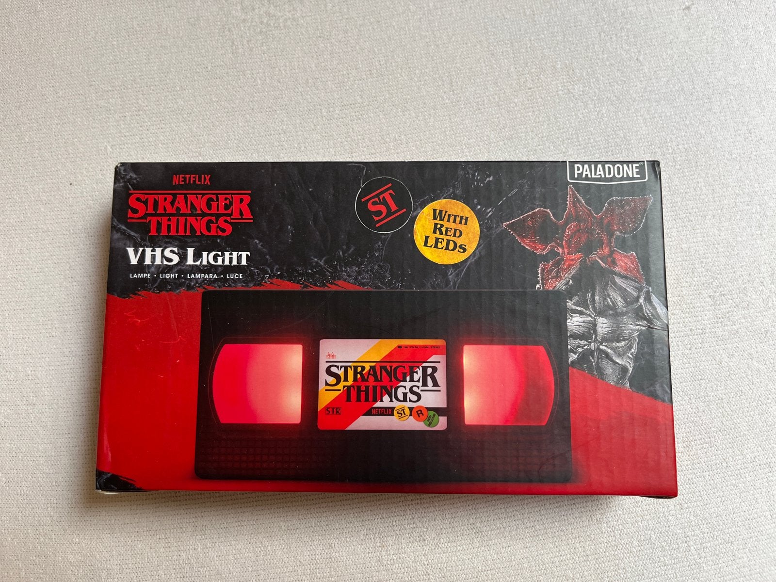 Stranger Things VHS Light / Videoband lamp - Nieuw in doos, Ophalen of Verzenden, Nieuw