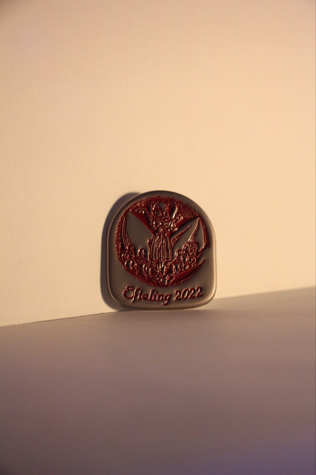 Efteling Jaarpin 2022 - Exclusieve Collectie Speld, Verzenden, Zo goed als nieuw, Button of Speldje