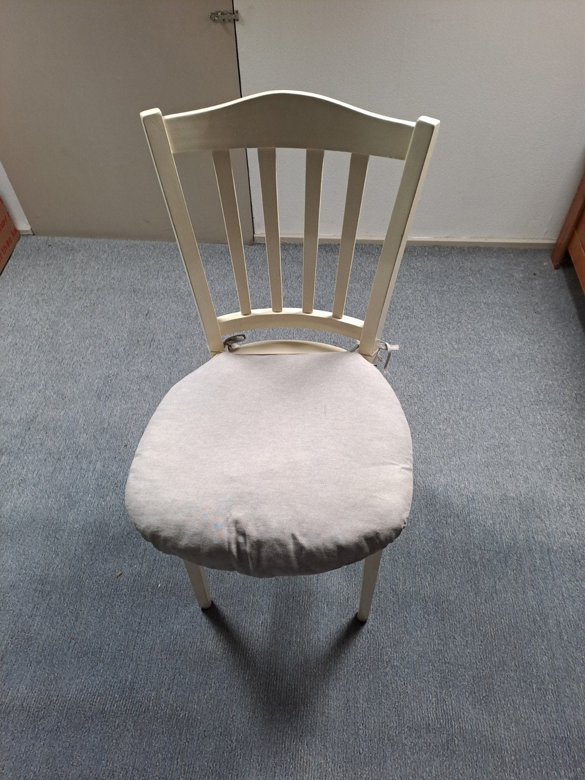 Houten keukenstoel met kussen, Ophalen, Gebruikt, Wit, Vier