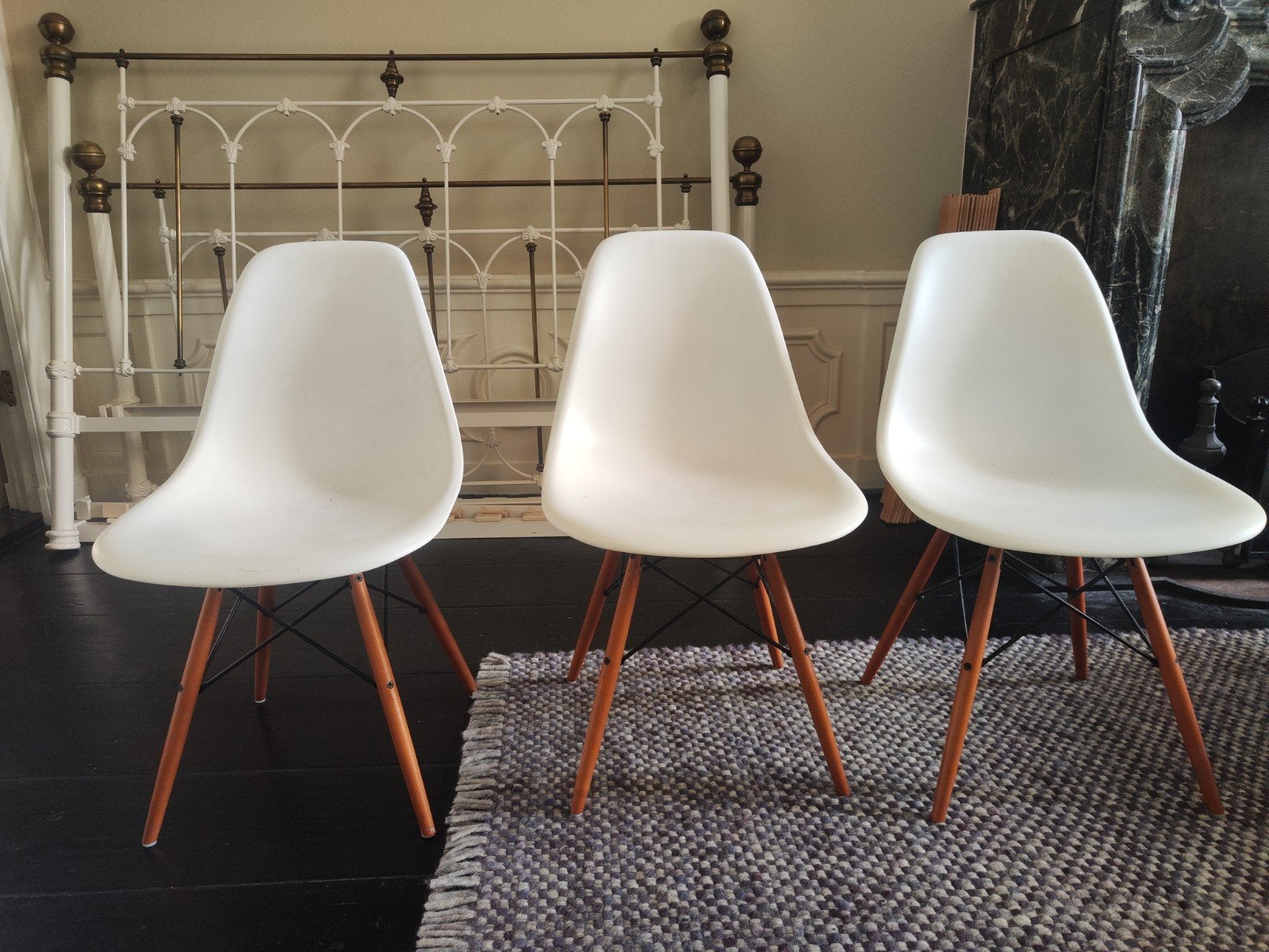 Set van 3 Vitra Eames DSW stoelen - Wit met houten poten, Ophalen, Gebruikt, Drie, Wit
