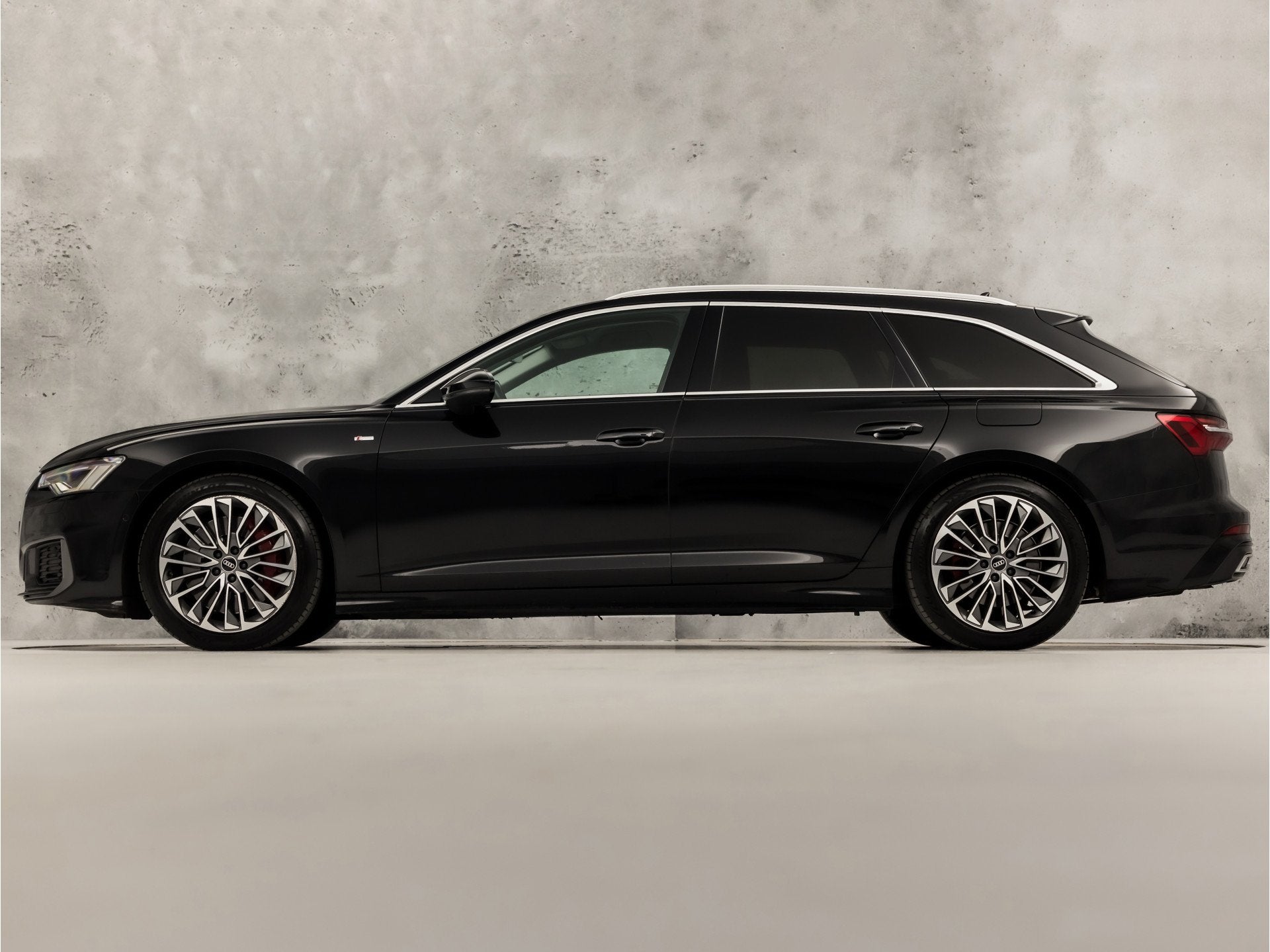 Audi A6 Avant 55 TFSI e quattro S-Line Competition 368Pk Aut, Auto's, Automaat, 12 maanden, Gebruikt, Zwart