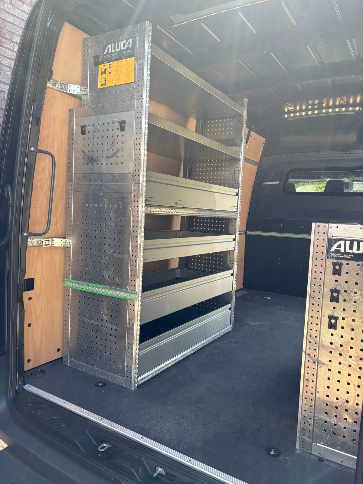 Aluminium Bedrijfswageninrichting Aluca - Hoog en Halfhoog, Ophalen, Zo goed als nieuw