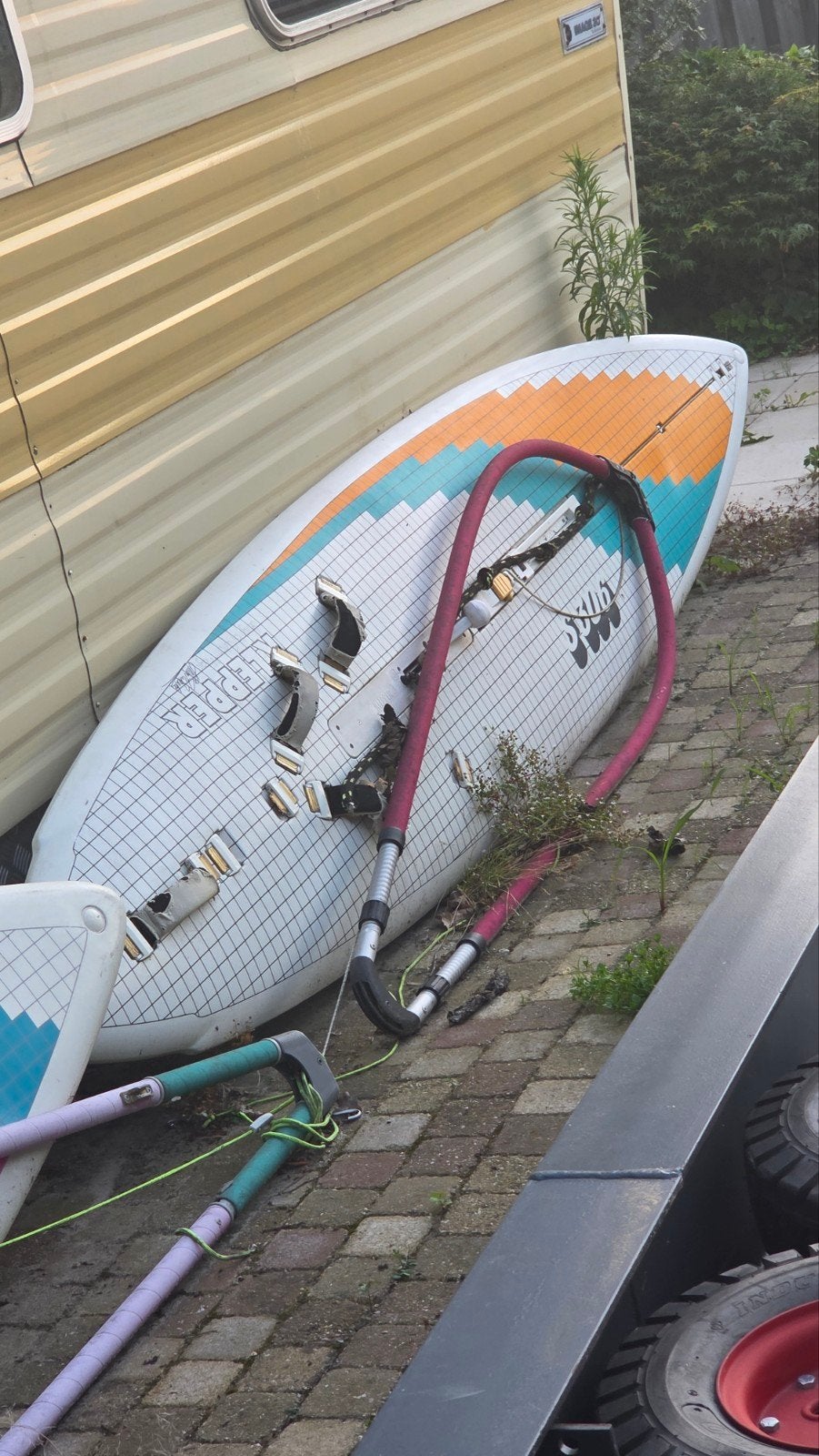 Retro surfplanken klepper.    Plus giek mast, Watersport en Boten, Windsurfen, Ophalen of Verzenden, Zeil