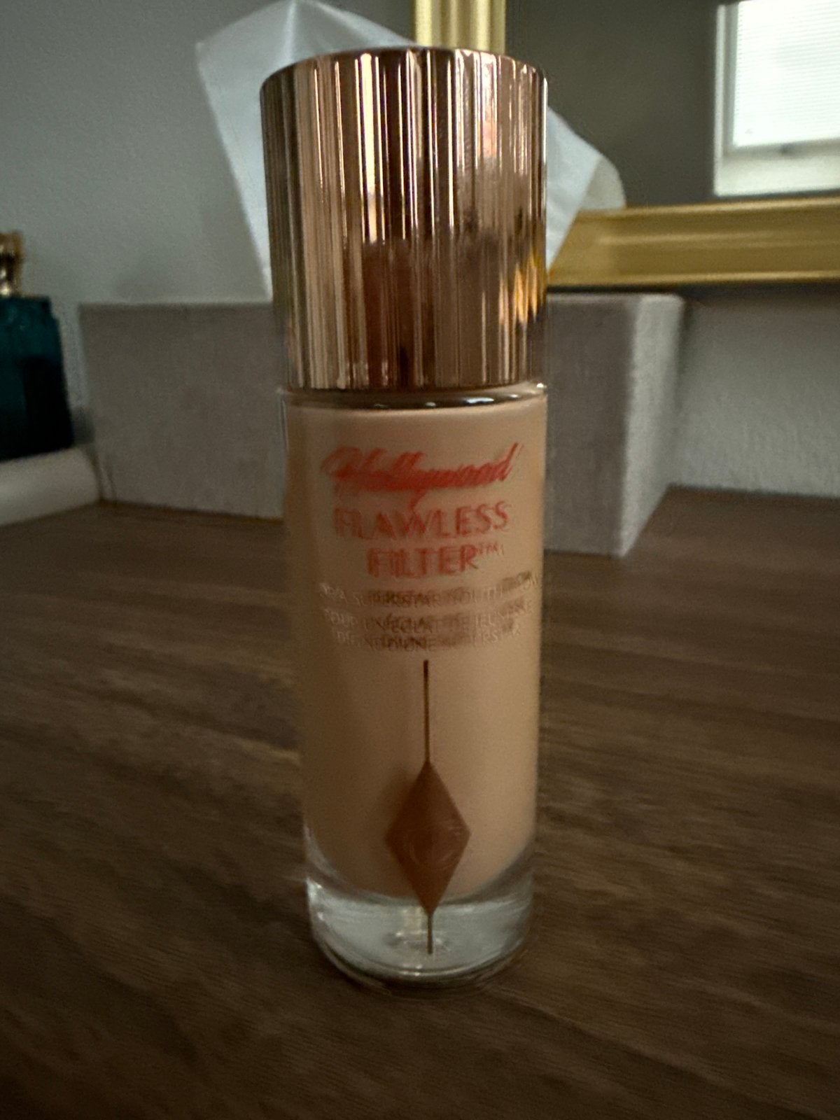 Charlotte Tilbury Hollywood Flawless Filter 4.5 Medium, Gehele gezicht, Beige, Ophalen of Verzenden, Zo goed als nieuw