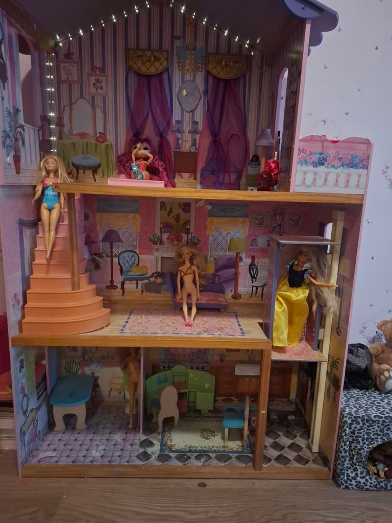 Gratis houten barbiehuis kidkraft, Ophalen, Gebruikt, Poppenhuis