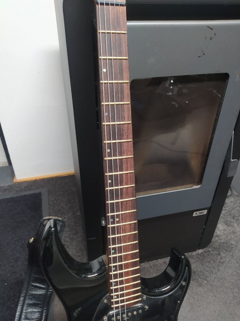 Topset: Cort G62B NIEUWE Frets & Stemknoppen! Roland Cube 30, Muziek en Instrumenten, Met versterker, Zo goed als nieuw, Solid body