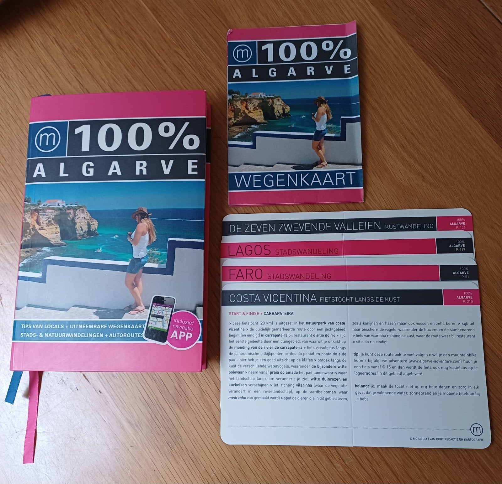 Reisgids Algarve+ kaarten, Ophalen of Verzenden, Europa, Reisgids of -boek, Overige merken
