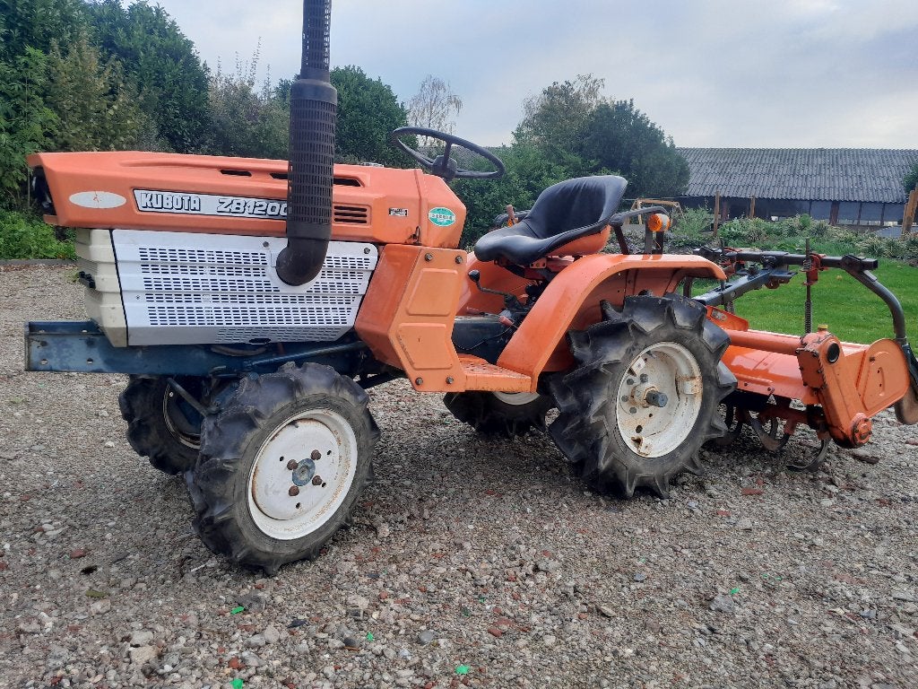 Nette goede mini tractor trekker kubota zb1200, Overige merken, Gebruikt, Tot 2500, Ophalen of Verzenden